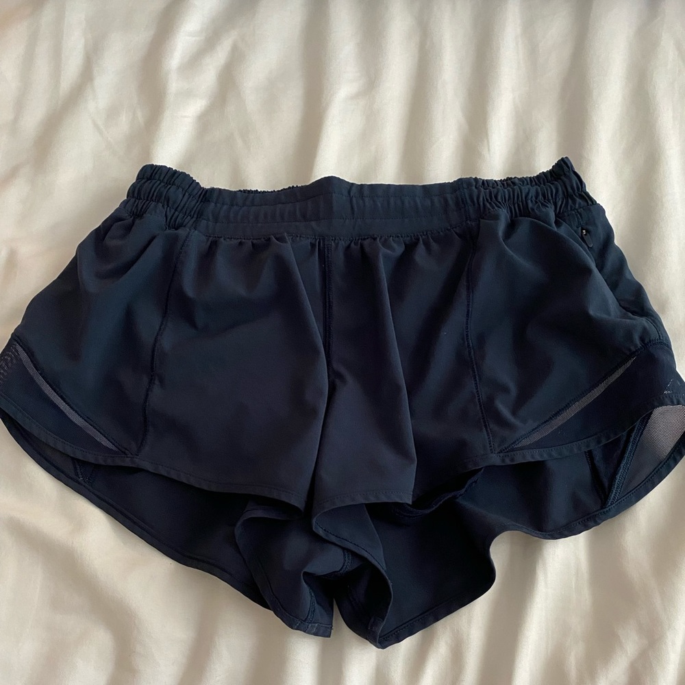 Navy hotty hot 2.5” size 8 lulu lemon shorts